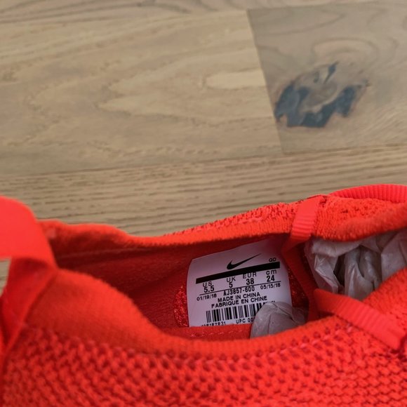 Nike Vaporfly 4% (High end with carbon plate) - Picture 2 of 4